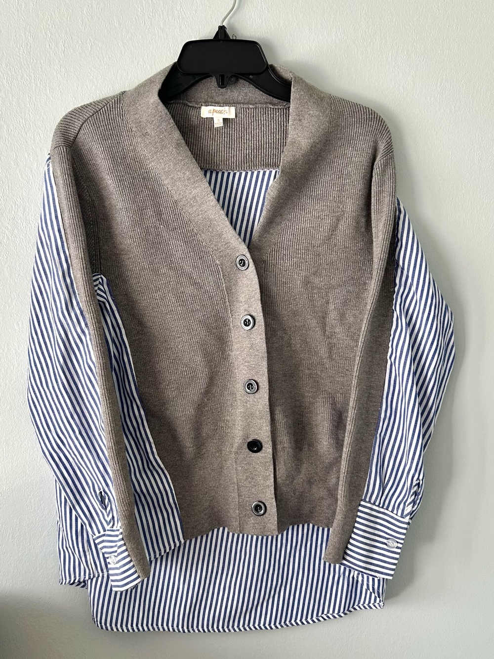 a.peach Striped Button-Down Shirt with gray Knit front high low Small blue gray